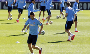 temporada 14/15. Entrenamiento en el estadio Vicente Calderón. Jugadores realizando ejercicios durante el entrenamiento