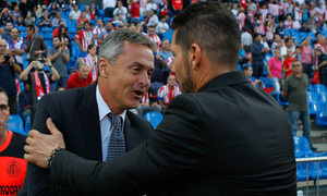 temp. 2015-2016 | Simeone saluda a Fran Escribá