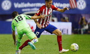 temporada 15/16. Partido Atlético de Madrid Getafe. Saúl con el balón