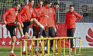 temporada 15/16. Entrenamiento en la ciudad deportiva de Majadahonda. Jugadores realizando ejercicios físicos durante el entrenamiento previo al partido de Champions contra Astana