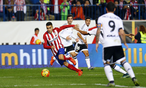 temporada 15/16. Partido Atlético de madrid Valencia. Correa disparando a puerta