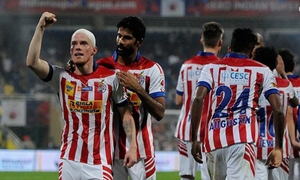 Hume marcó tres goles en la victoria del Atlético de Kolkata frente al Mumbai City FC
