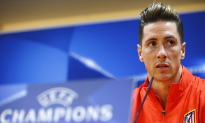 Temporada 2015-2016. Rueda de prensa de Simeone y Torres en previo al partido contra el Astana por la Champions League.