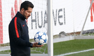 temporada 15/16. Entrenamiento en la ciudad deportiva de Majadahonda. Simeone durante el entrenamiento