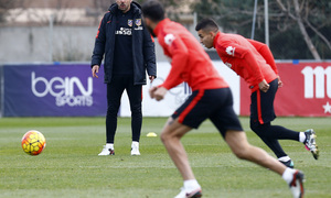 temporada 15/16. Entrenamiento en la ciudad deportiva de Majadahonda. Simeone durante el entrenamiento