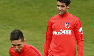 temporada 15/16. Entrenamiento en la ciudad deportiva de Majadahonda. Kranevitter realizando ejercicios con balón durante el entrenamiento