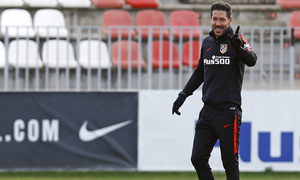 temporada 15/16. Entrenamiento en la ciudad deportiva de Majadahonda. Simeone durante el entrenamiento