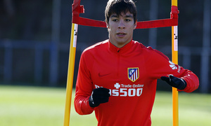 temporada 15/16. Entrenamiento en la ciudad deportiva de Majadahonda. Óliver realizando ejercicios  durante el entrenamiento