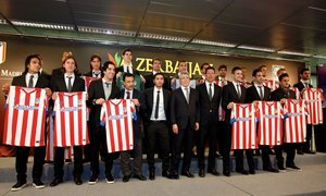 Foto de familia con el patrocinador: 'Azerbaijan: Land of Fire' en Fitur 2013