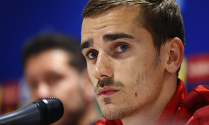 Temporada 2015/2016. Rueda de prensa de Griezmann y Simeone previo al partido contra el PSV.