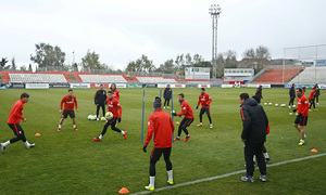 temporada 15/16. Entrenamiento en la ciudad deportiva de Majadahonda. Jugadores realizando rondos durante el entrenamiento