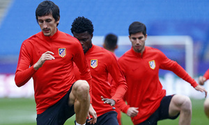 temporada 15/16. Entrenamiento en el Estadio Vicente Calderón. Savic realizando ejercicios físicos durante el entrenamiento