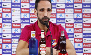 Temporada 16/17. 08/09/2016. Rueda de prensa de Juanfran en la Ciudad Deportiva Wanda.