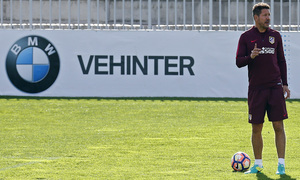 temporada 16/17. Entrenamiento en la ciudad deportiva Wanda. Simeone durante el entrenamiento
