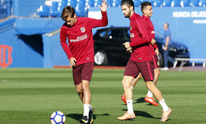 temporada 16/17. Entrenamiento en el estadio Vicente Calderón. Griezmann durante el entrenamiento