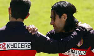 Temporada 12/13. Entrenamiento. Adrián y Falcao realizando ejercicios físicos en la ciudad deportiva de Majadahonda