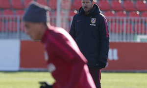temporada 16/17. Entrenamiento en la ciudad deportiva Wanda. Simeone durante el entrenamiento