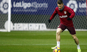 temporada 16/17. Entrenamiento en el estadio Vicente Calderón. Gameiro durante el entrenamiento