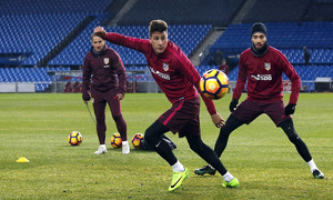 temporada 16/17. Entrenamiento en el estadio Vicente Calderón. Giménez y Carrasco durante el entrenamiento