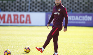 temporada 16/17. Entrenamiento en la ciudad deportiva Wanda.  Simeone durante el entrenamiento