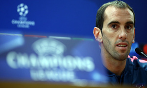 Temp. 17-18 | Rueda de prensa oficial en Roma | Diego Godín