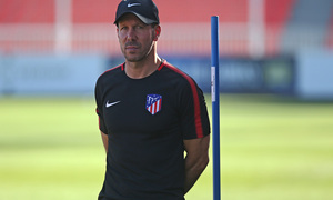 temporada 17/18. Entrenamiento en la ciudad deportiva Wanda. Simeone durante el entrenamiento