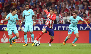Fernando Torres, jugando ante el Barcelona en el Wanda Metropolitano