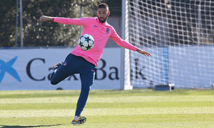 temporada 17/18. Entrenamiento en la ciudad deportiva Wanda previa Champions Roma. Carrasco durante el entrenamiento