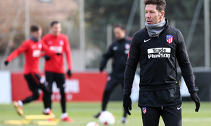 temporada 17/18. Entrenamiento en la ciudad deportiva Wanda. Simeone durante el entrenamiento