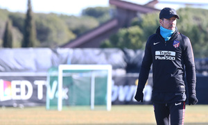 temporada 17/18. Entrenamiento en la ciudad deportiva Wanda. Simeone durante el entrenamiento.
