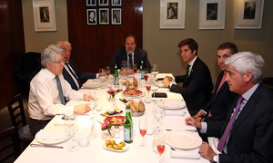 temporada 17/18. Comida de directivas Atlético de Madrid Girona. De María