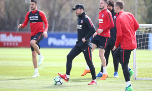 temporada 17/18. Entrenamiento en la ciudad deportiva Wanda. Simeone durante el entrenamiento