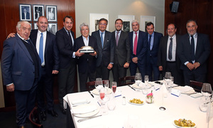 temporada 17/18. Comida de directivas Atlético de Madrid Levante. De María