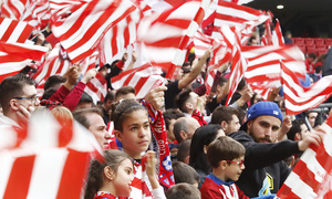 Temp 17/18 | Atlético de Madrid - Levante | Jornada 32 | 15-04-18 | Banderas, afición