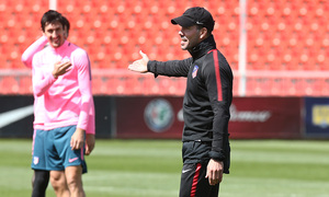 temporada 17/18. Entrenamiento en la ciudad deportiva Wanda. Simeone durante el entrenamiento