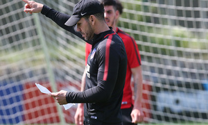 temporada 17/18. Entrenamiento en la ciudad deportiva Wanda. Simeone durante el entrenamiento