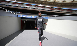 temporada 17/18. Entrenamiento en el Wanda Metropolitano. Simeone durante el entramiento