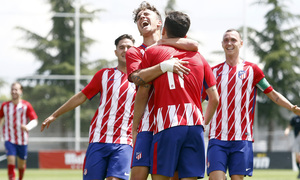 Temporada 17/18 | Copa del Rey Juvenil, semifinal | Atlético - Athletic | Celebración, piña