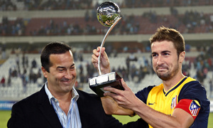 Temporada 13/14 Gabi recogiendo un trofeo