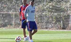 temporada 18/19. Entrenamiento en la ciudad deportiva Wanda. Simeone durante el entrenamiento