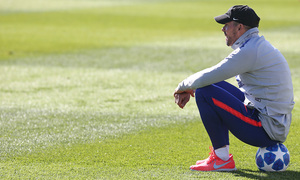 temporada 18/19. Entrenamiento en la ciudad deportiva Wanda. Simeone durante el entrenamiento