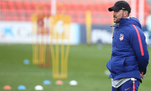temporada 18/19. Entrenamiento en la ciudad deportiva Wanda. Simeone corriendo durante el entrenamiento