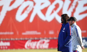 temporada 18/19. Entrenamiento en la ciudad deportiva Wanda. Simeone y Burgos durante el entrenamiento