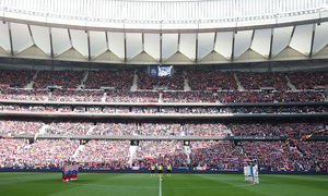 Temporada 18/19 | Atlético de Madrid - Real Madrid | Minuto de silencio por Calleja