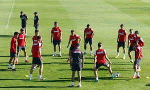 Temporada 13/14. Entrenamiento Atlético B. Equipo entrenando en el Cerro del Espino