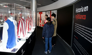 Temporada 18/19 | Exposición cilindro camisetas y títulos