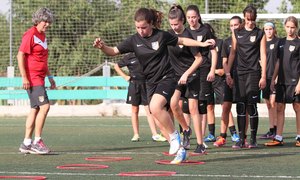 Temporada 2013-2014. Las jugadoras del Sub-16 B realizan ejercicios de coordinaci&oacute;n