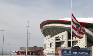 Wanda Metropolitano | Bandera a media asta