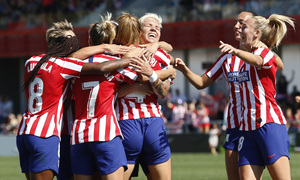 Temporada 19/20 | Atlético de Madrid Femenino - EDF Logroño | Celebración, piña