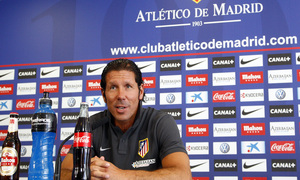 Temporada 13/14. Rueda de prensa de Simeone en el Vicente Calderón